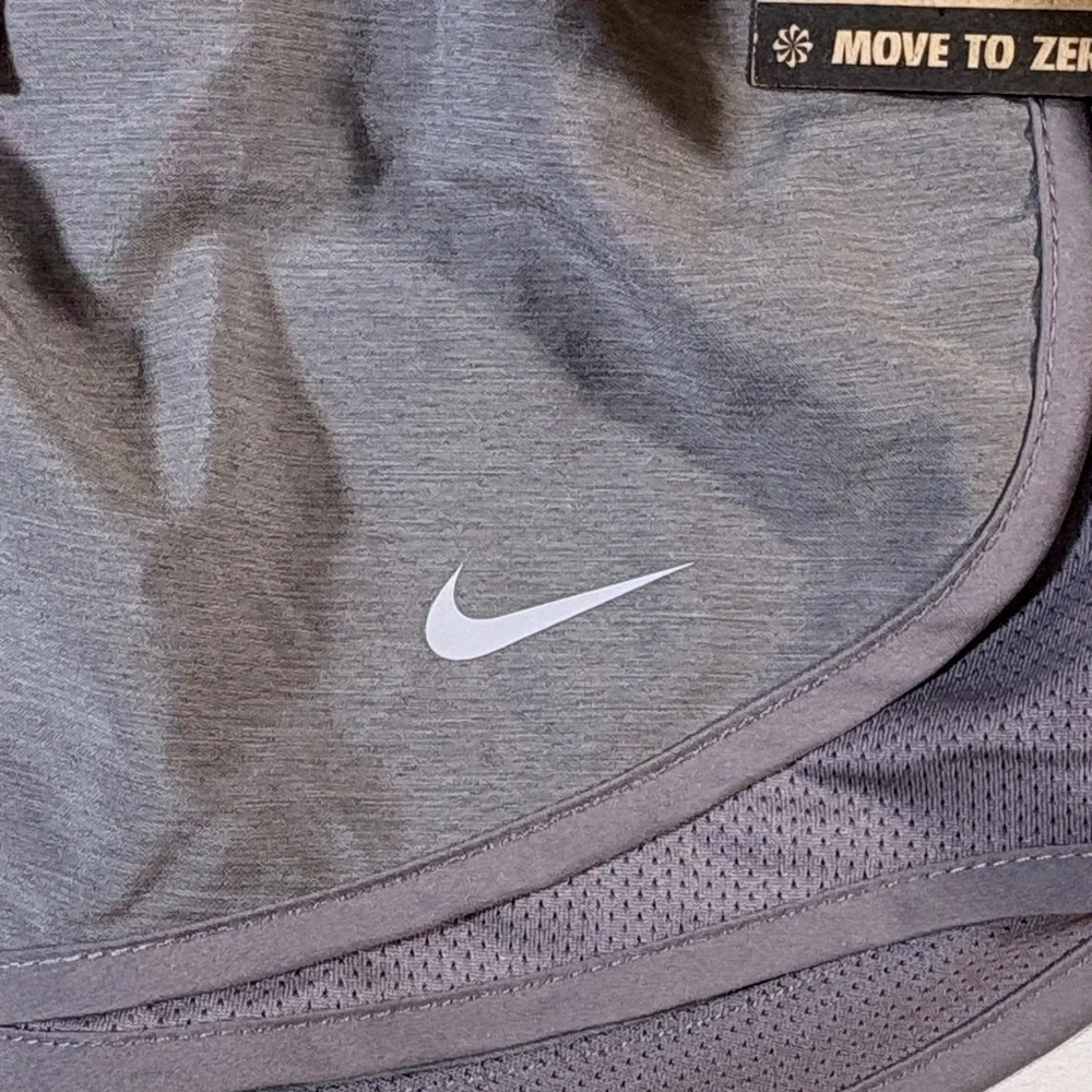 Nike Women’s Dri-FIT Tempo Brief-Lined Running Shorts Gray Heather Size‎ Medium
